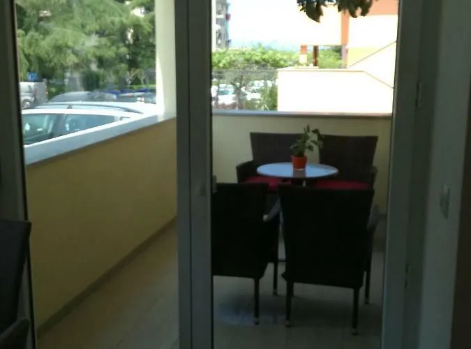 Apartizola イゾラ