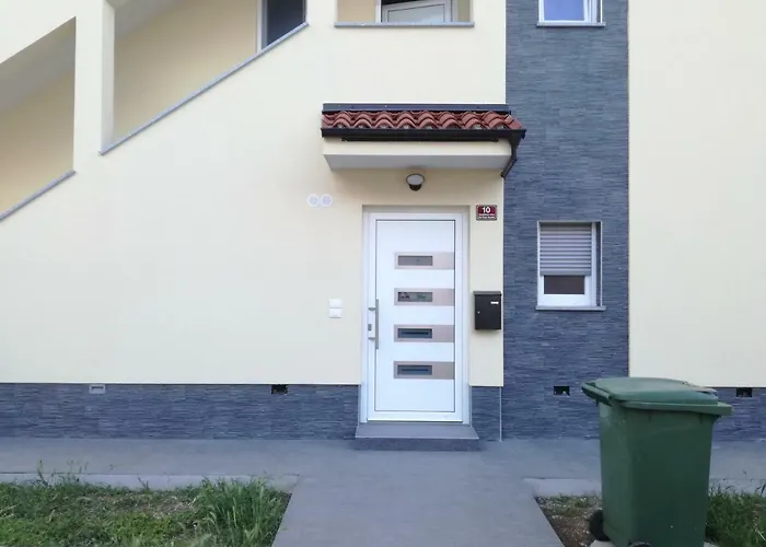 Apartizola アパート