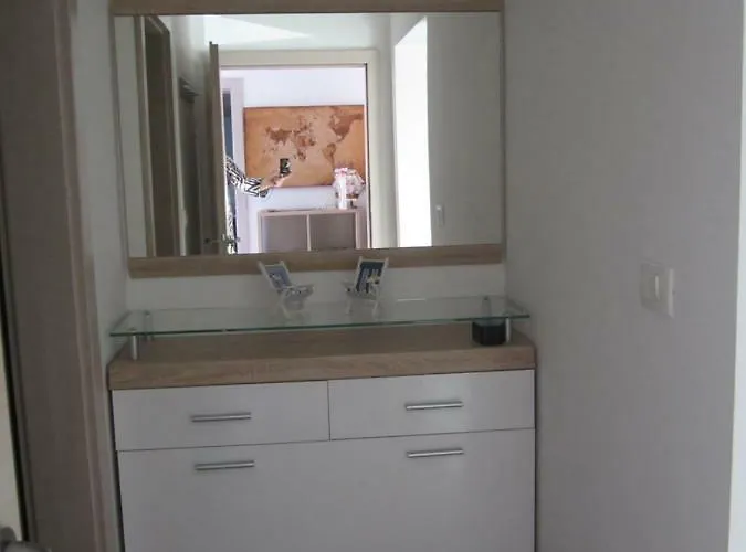 Apartizola アパート